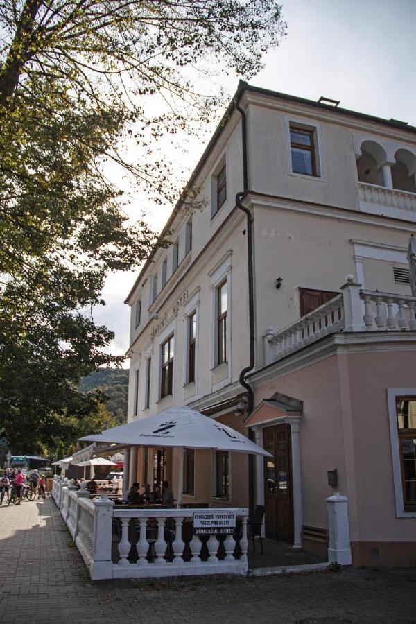 Grandhotel Sluchatko - Ex Zamecky Hotel Vranov nad Dyjí Exteriör bild