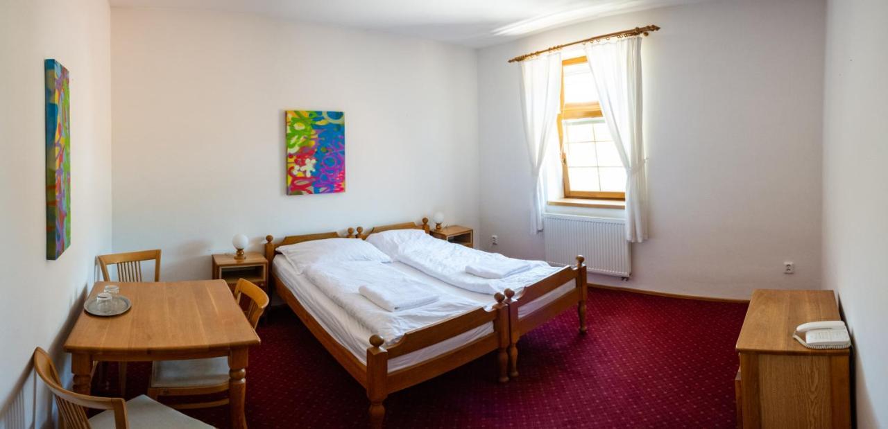 Grandhotel Sluchatko - Ex Zamecky Hotel Vranov nad Dyjí Exteriör bild